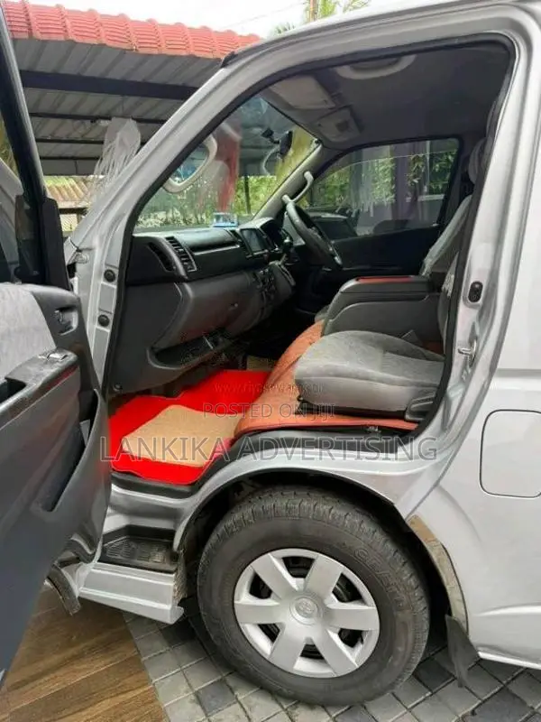 Toyota SUPER GL UPDATE 2012 Van (Used)
