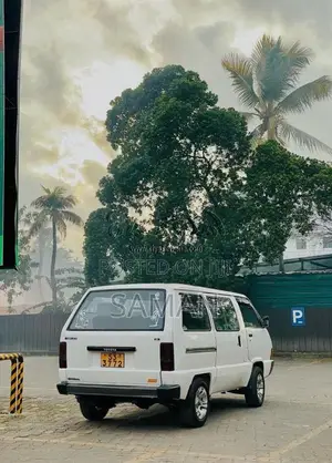 Toyota CR26 1988 Van (Used)