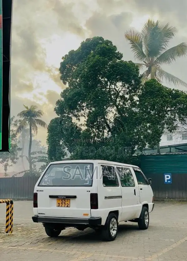 Toyota CR26 1988 Van (Used)