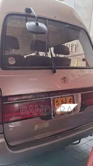 Toyota Dolphin 1995 Van (Used)