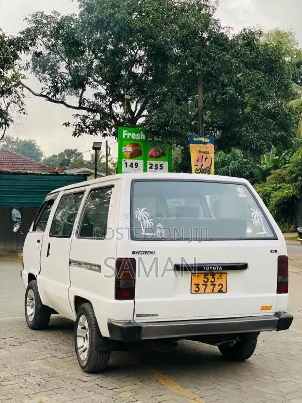 Toyota CR26 1988 Van (Used)