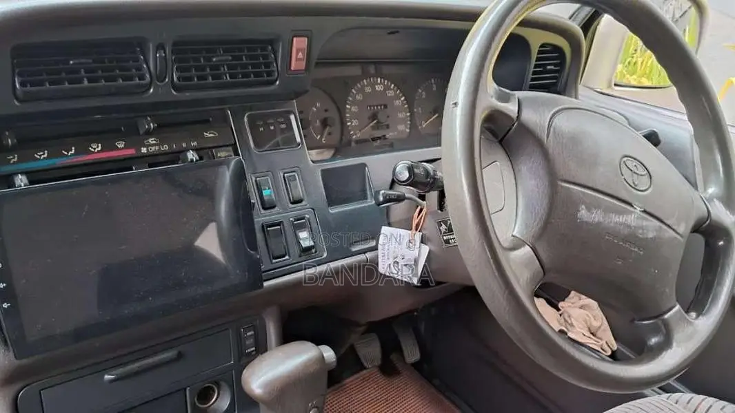 Toyota Dolphin 1995 Van (Used)