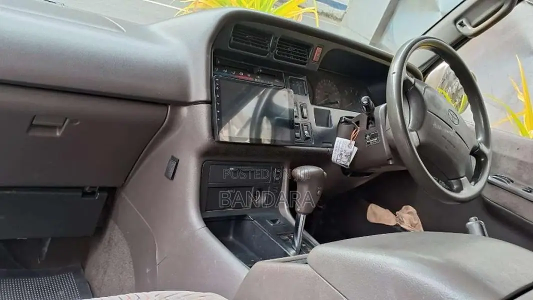 Toyota Dolphin 1995 Van (Used)