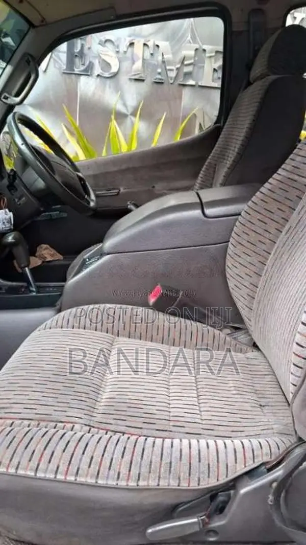 Toyota Dolphin 1995 Van (Used)