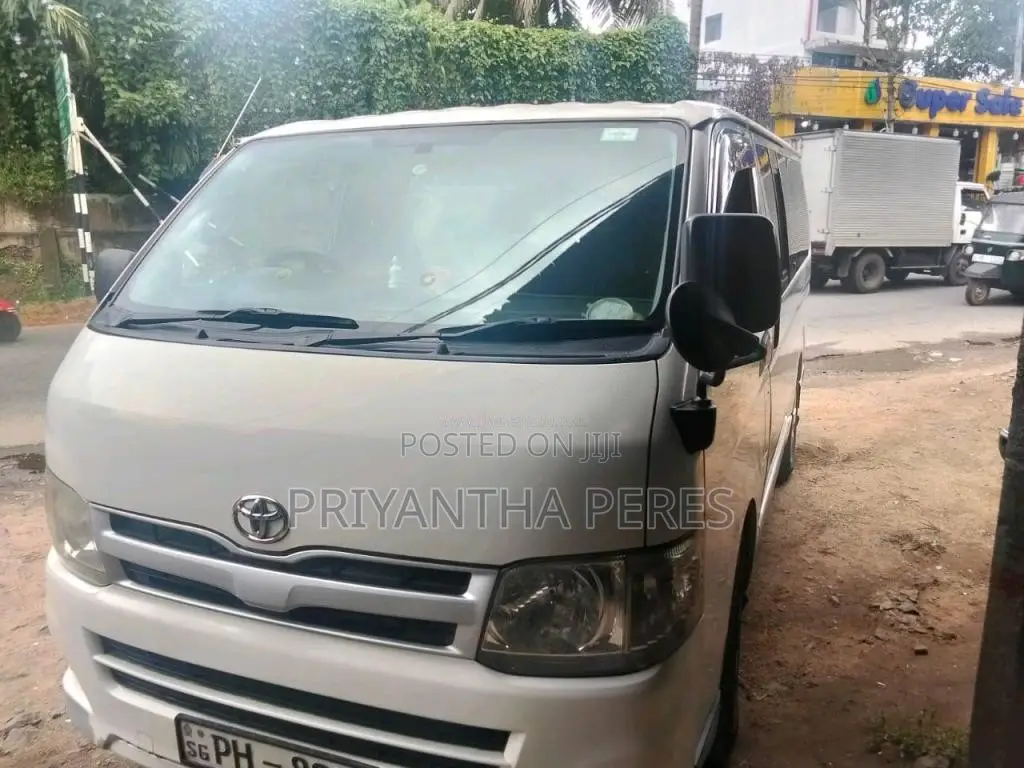 Toyota KDH 2013 Van (Used)