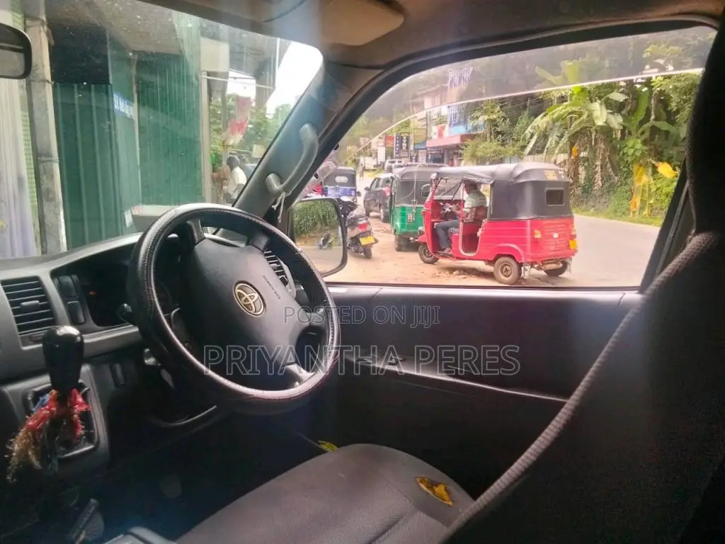 Toyota KDH 2013 Van (Used)