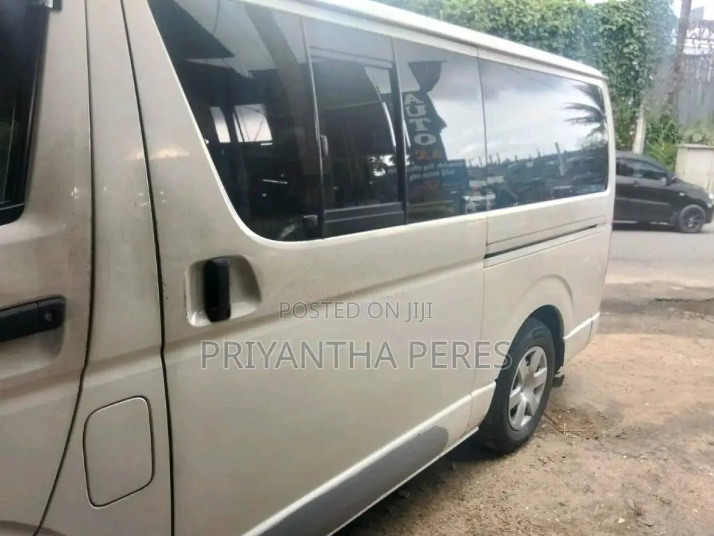 Toyota KDH 2013 Van (Used)