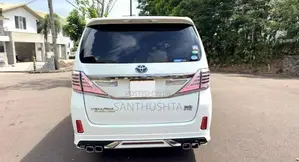Toyota Vellfire 2012 Van (Used)