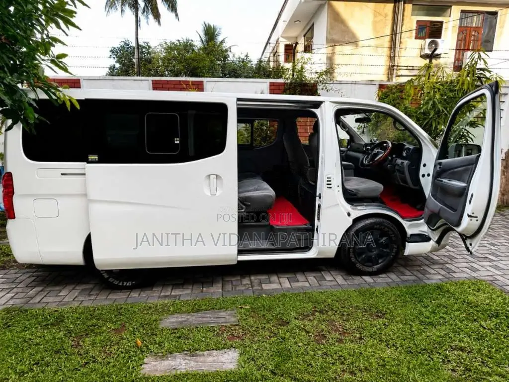 Nissan Caravan NV 350 2015 Van (Used)