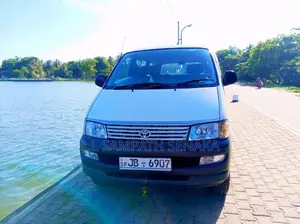 Toyota Regus 2004 Van (Used)