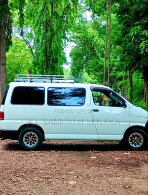 Toyota Regus 2004 Van (Used)