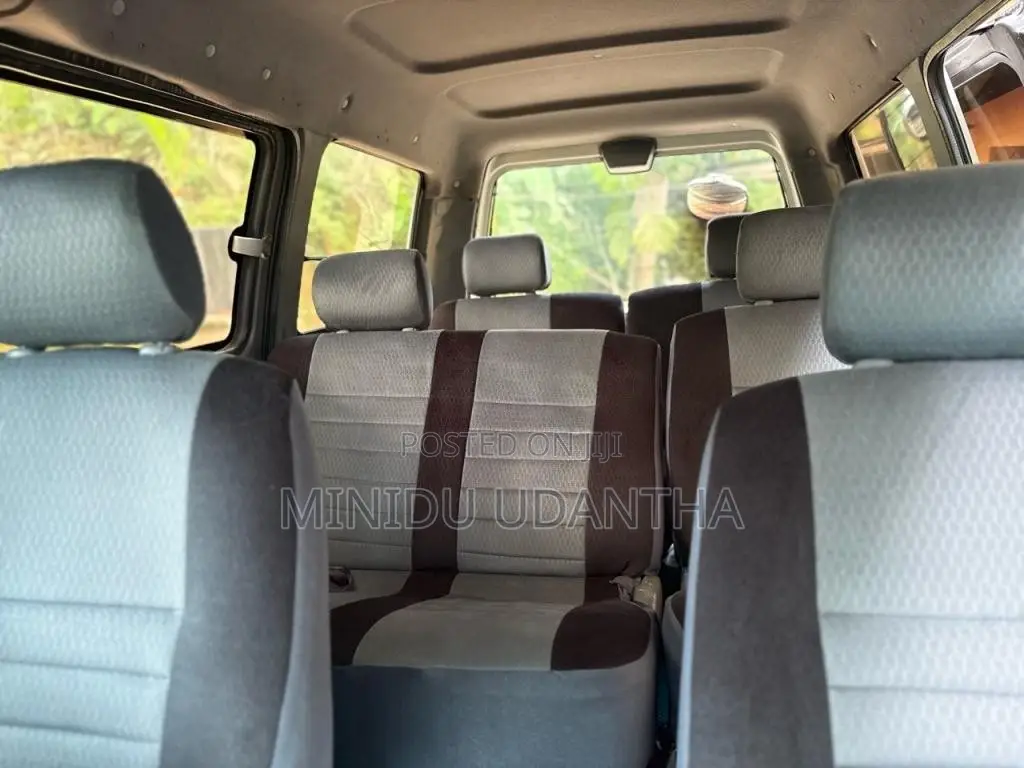 Toyota Noah KR42 2004 Van (Used)