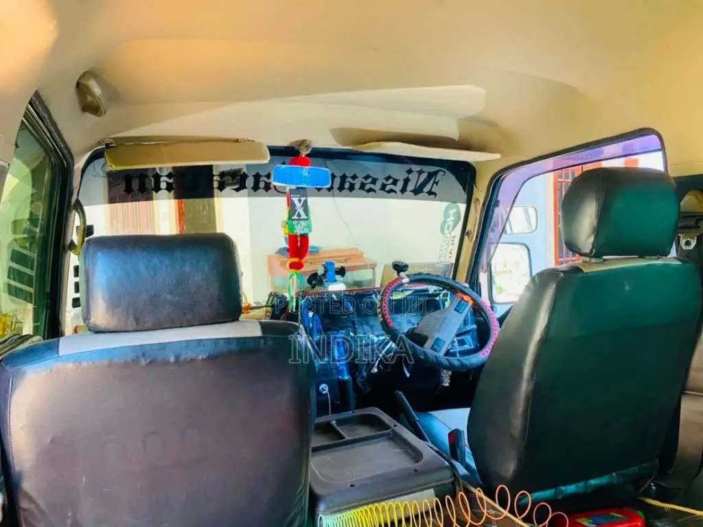 Nissan Caravan 1992 Van (Used)