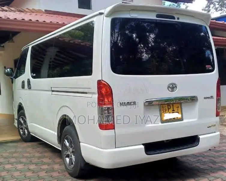 Toyota KDH 2014 Van (Used)