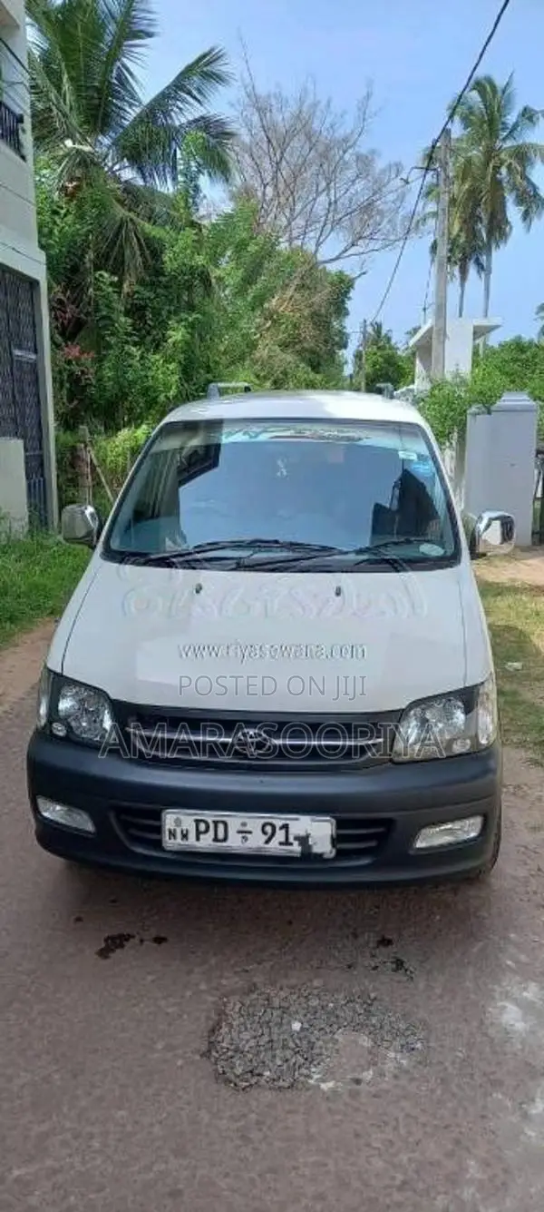 Toyota Noah KR42 2002 Van (Used)
