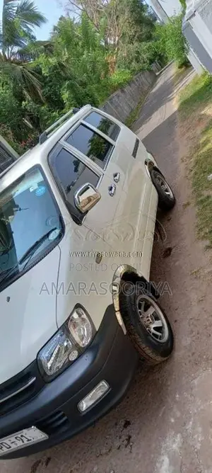 Toyota Noah KR42 2002 Van (Used)
