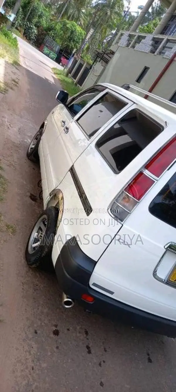 Toyota Noah KR42 2002 Van (Used)