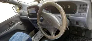 Toyota Noah KR42 2002 Van (Used)