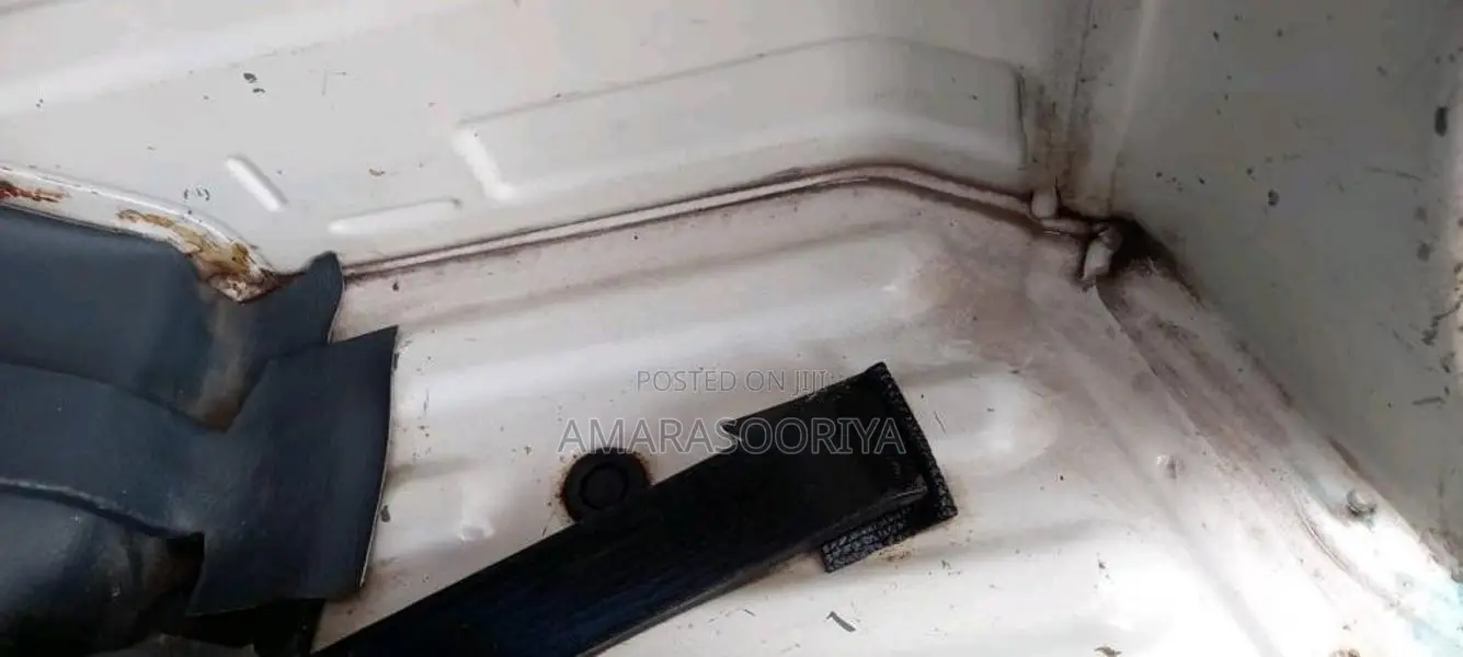 Toyota Noah KR42 2002 Van (Used)