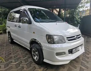 Toyota Noah 2007 Van (Used)