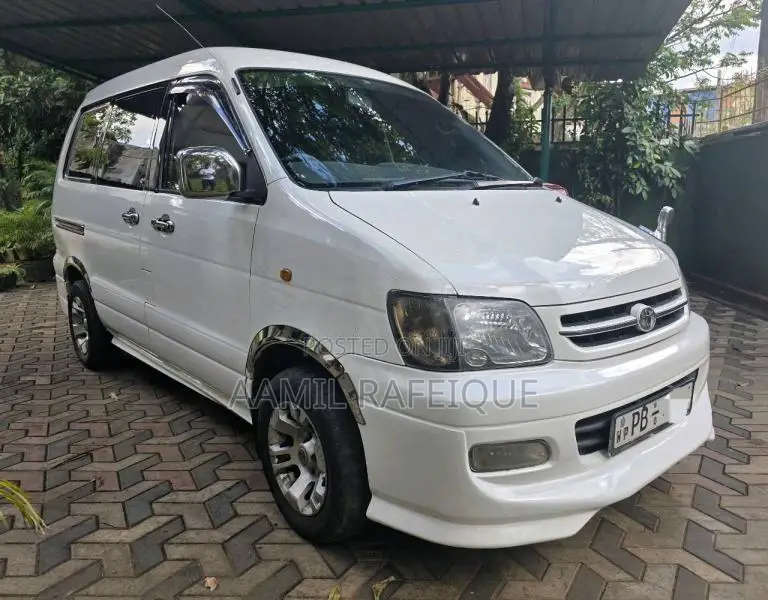 Toyota Noah 2007 Van (Used)
