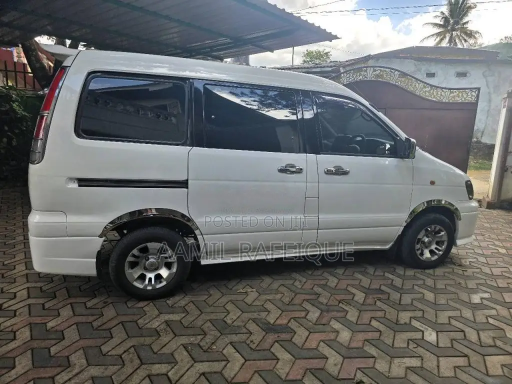 Toyota Noah 2007 Van (Used)