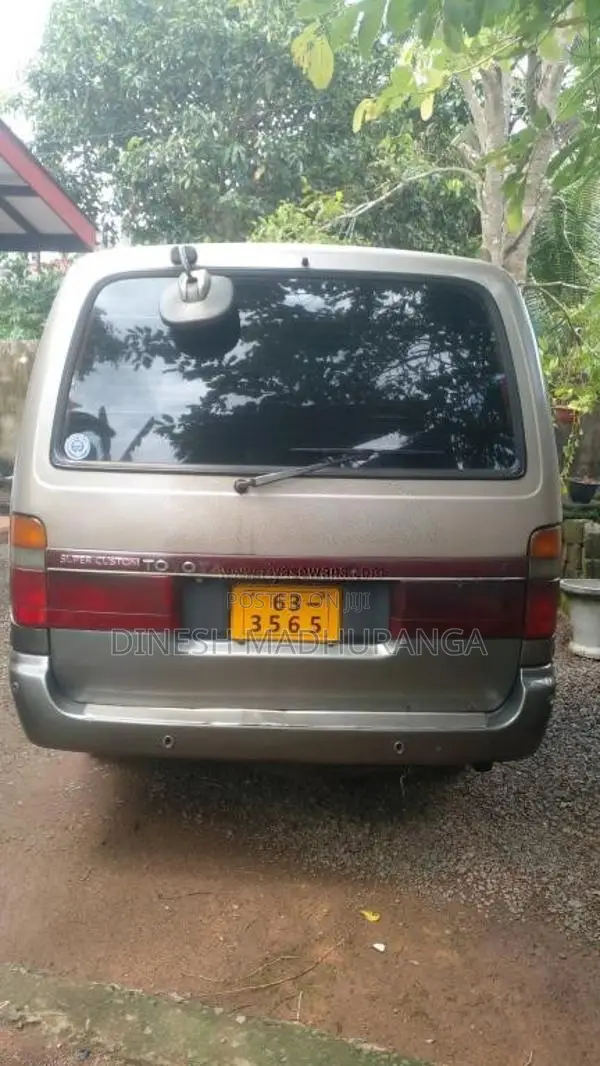 Toyota Dolphin 2000 Van (Used)