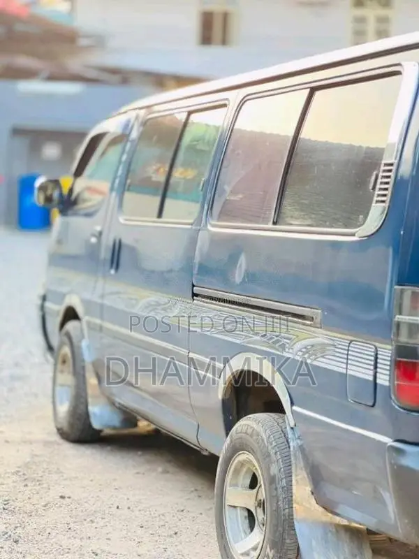 Toyota Dolphin 1992 Van (Used)