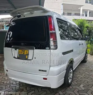 Toyota Noah 2007 Van (Used)