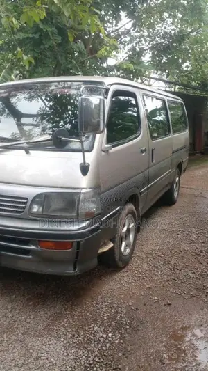 Toyota Dolphin 2000 Van (Used)