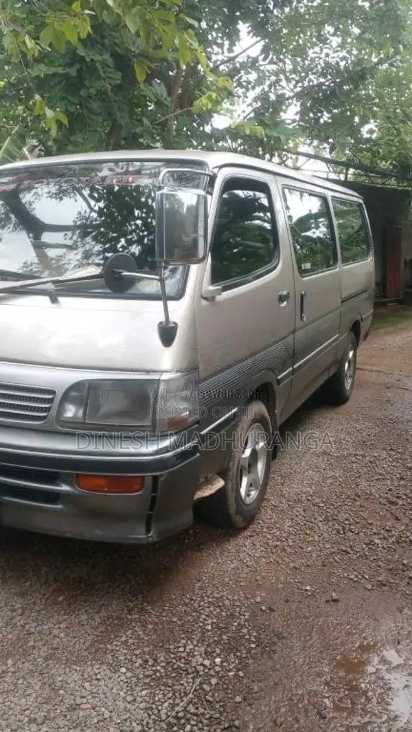 Toyota Dolphin 2000 Van (Used)