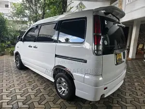 Toyota Noah 2007 Van (Used)
