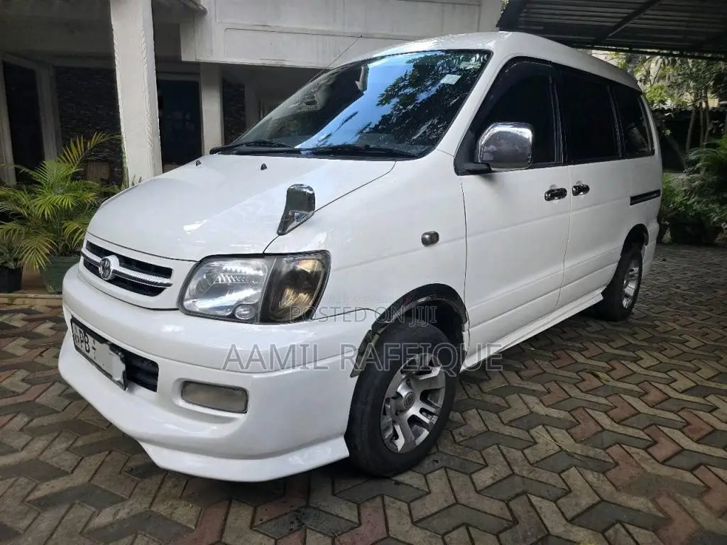 Toyota Noah 2007 Van (Used)