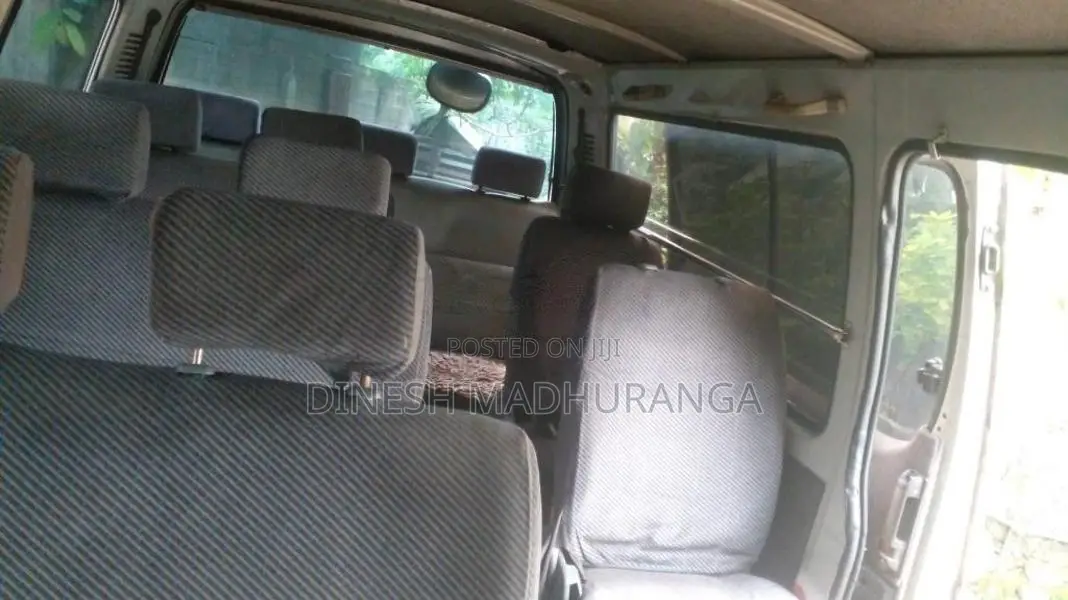 Toyota Dolphin 2000 Van (Used)