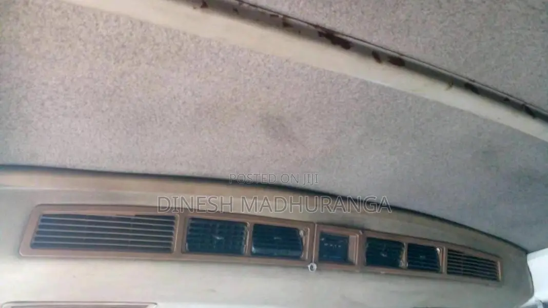 Toyota Dolphin 2000 Van (Used)