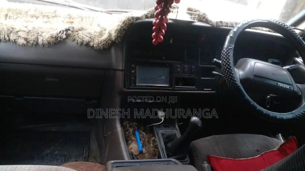 Toyota Dolphin 2000 Van (Used)