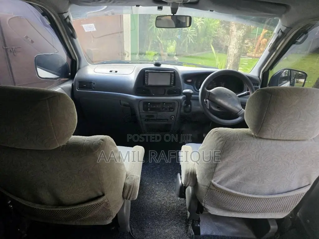 Toyota Noah 2007 Van (Used)