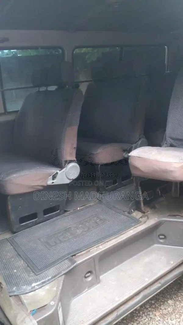 Toyota Dolphin 2000 Van (Used)