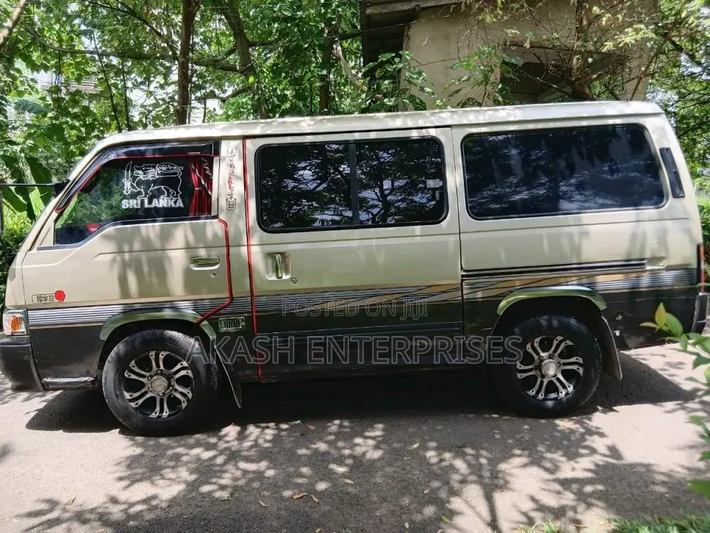 Nissan Caravan 1995 Van (Used)