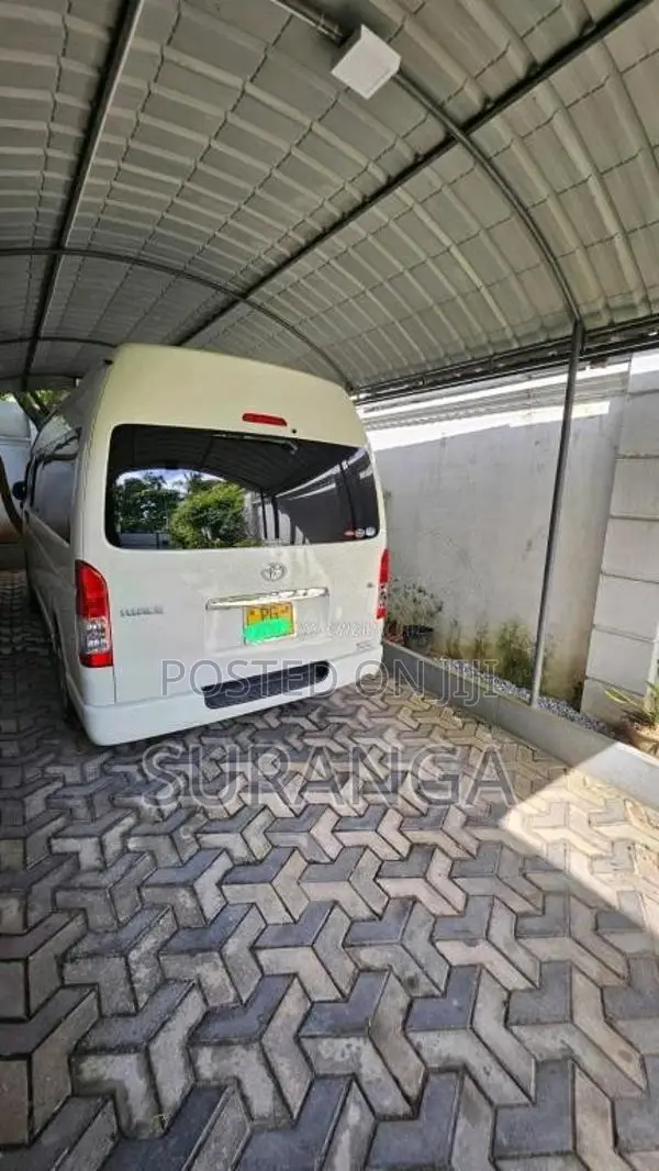 Toyota KDH 2013 Van (Used)