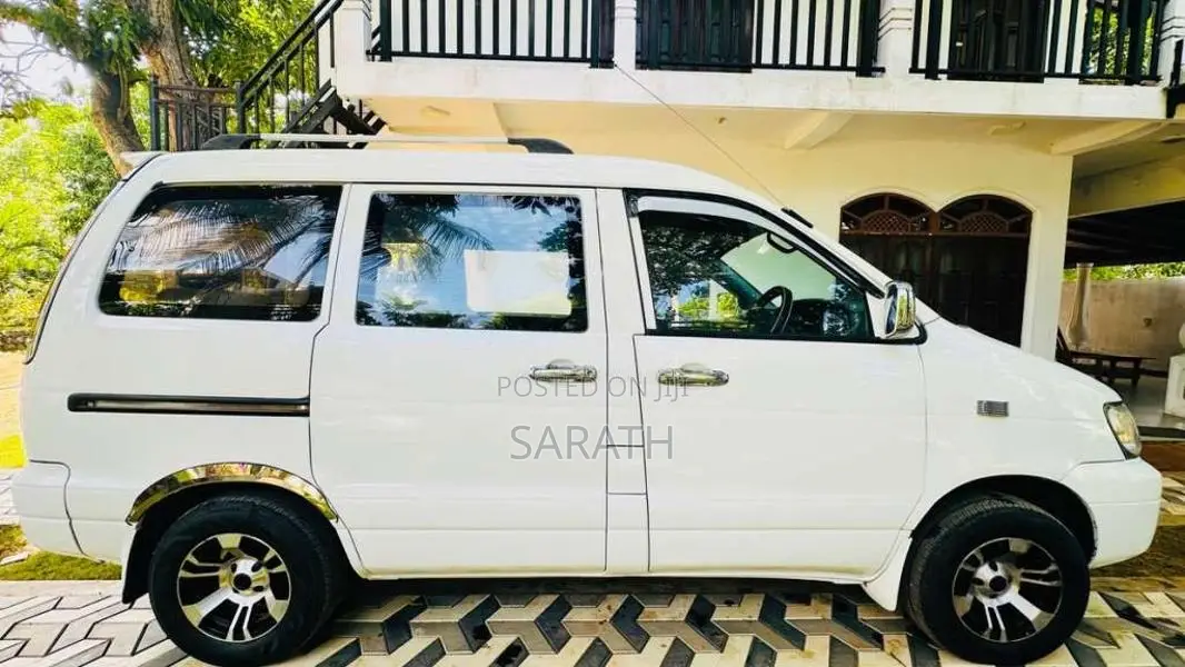 Toyota Noah 1997 Van (Used)