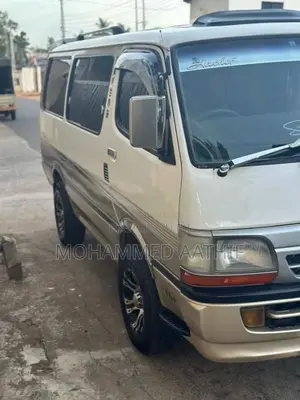 Toyota Dolphin Hiace 103 1995 Van (Used)