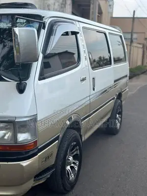 Toyota Dolphin Hiace 103 1995 Van (Used)