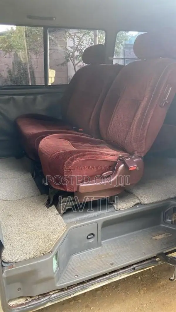 Toyota Dolphin 1992 Van (Used)
