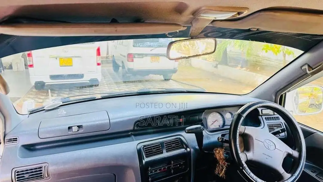 Toyota Noah 1997 Van (Used)