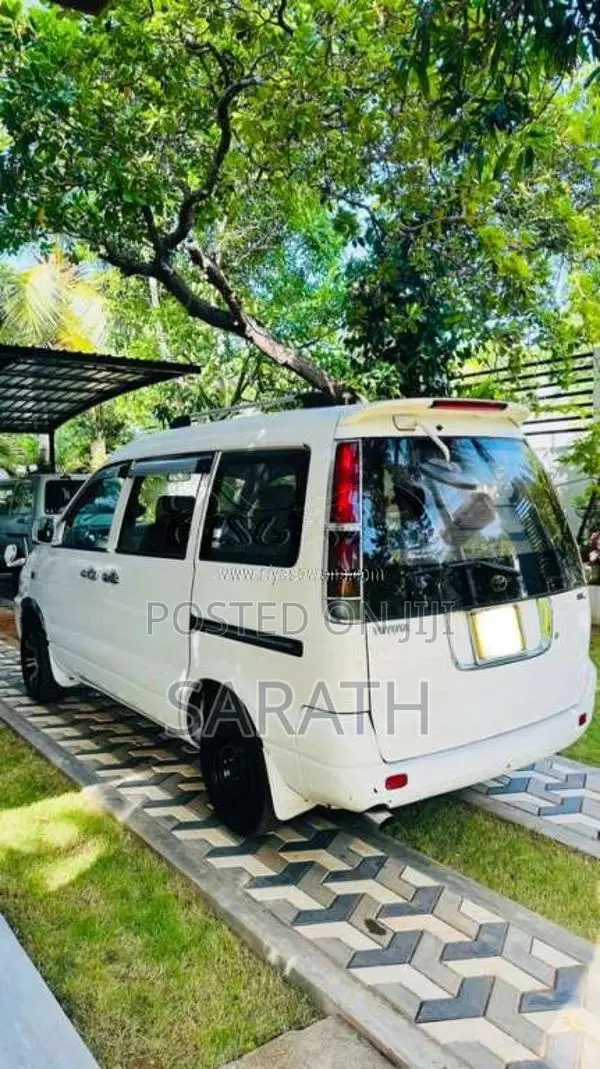 Toyota Noah 1997 Van (Used)