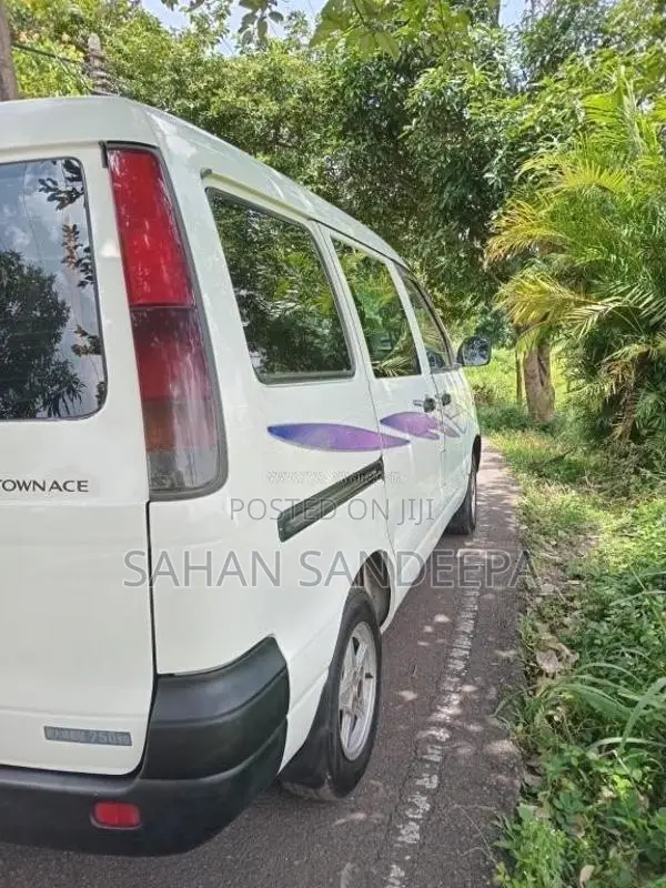 Toyota CR41 1997 Van (Used)