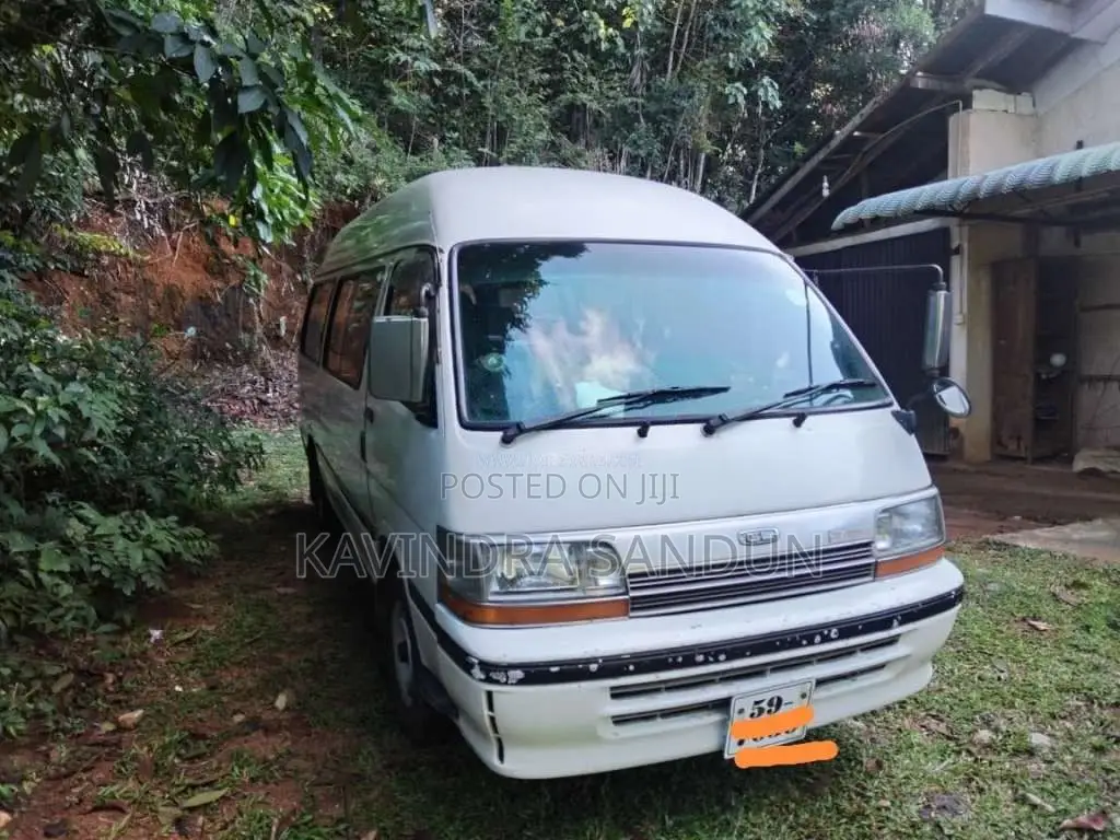 Toyota Dolphin 1993 Van (Used)