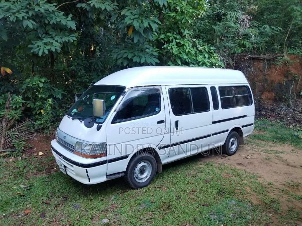 Toyota Dolphin 1993 Van (Used)