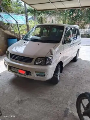Toyota Noah 2002 Van (Used)
